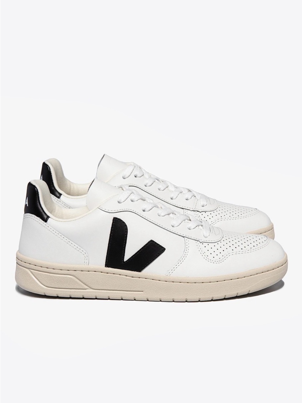 Cute Veja V-10 Leather Sneakers - Sz 7